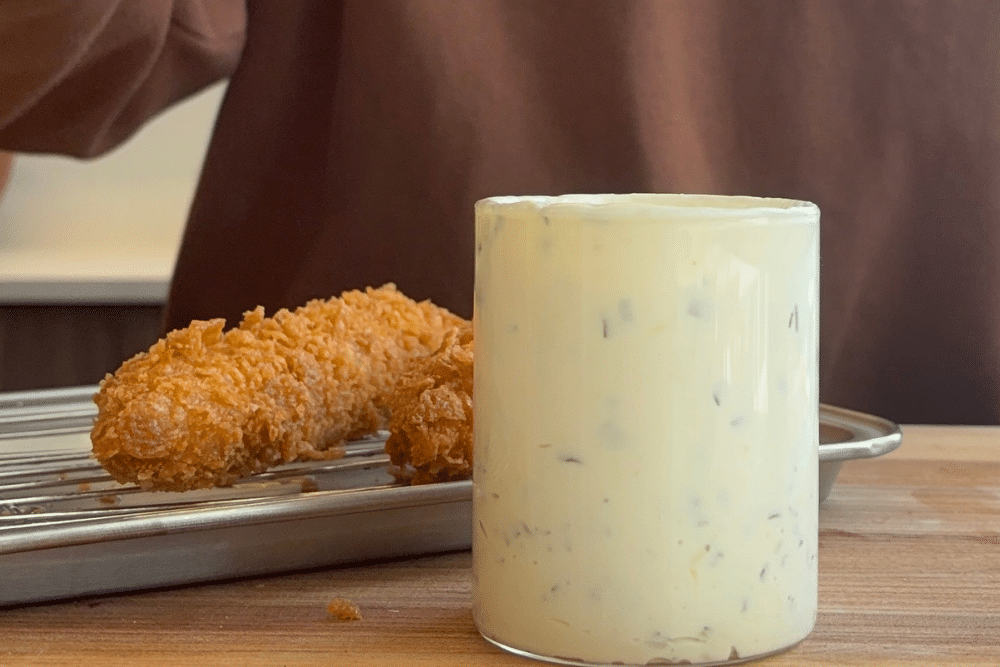 נקניקיות בראטוורסט בציפוי קורנפלקס