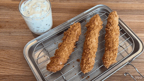 וידאו נקניקיה מצופה קורנפלקס בעזרת AI