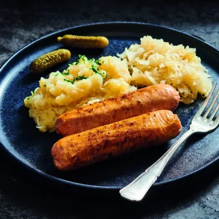 BRATWURST WITH MASHED POTATOES