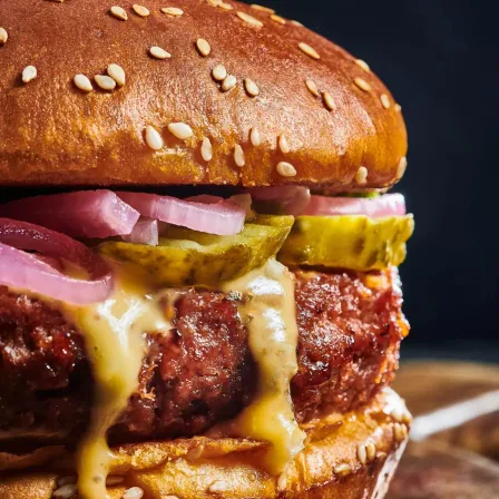 New-Meat Burger mit Cheddar Sauce