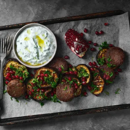 Keftas d’agneau sur aubergine rôtie