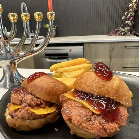 ​​סופגניות עם רידיפיין סמאש בורגר וריבה​