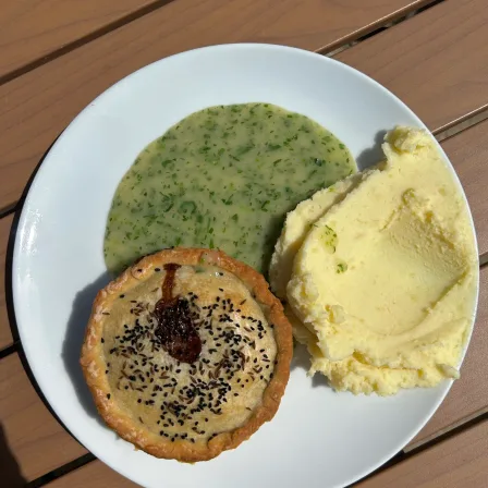 London-style Beef & Onion Pie, Mash & Parsley Liquor