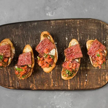 Bruschetta met Flank Steak