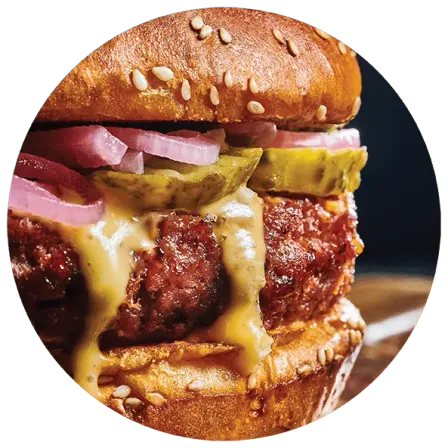 Burger met cheddar saus