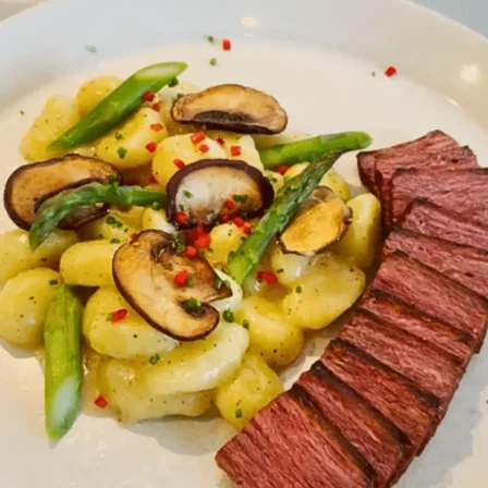 Gnocchi cacio e pepe met Flank Steak