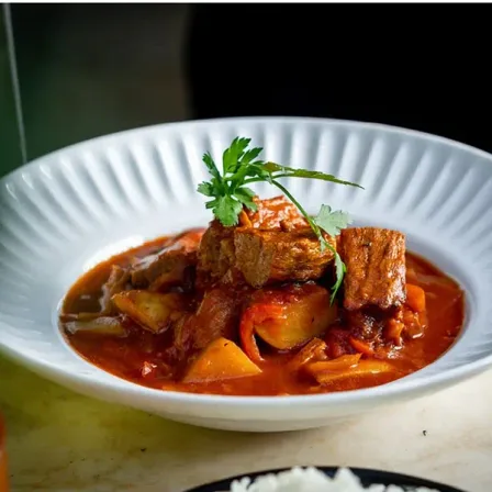 Redefine Goulash met steak