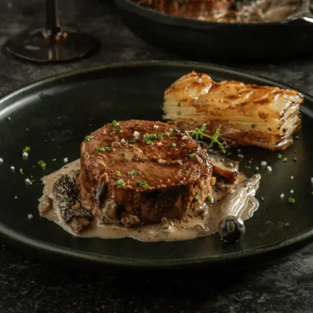 Redefine Beef Fillet met champignonsaus en aardappelgratin