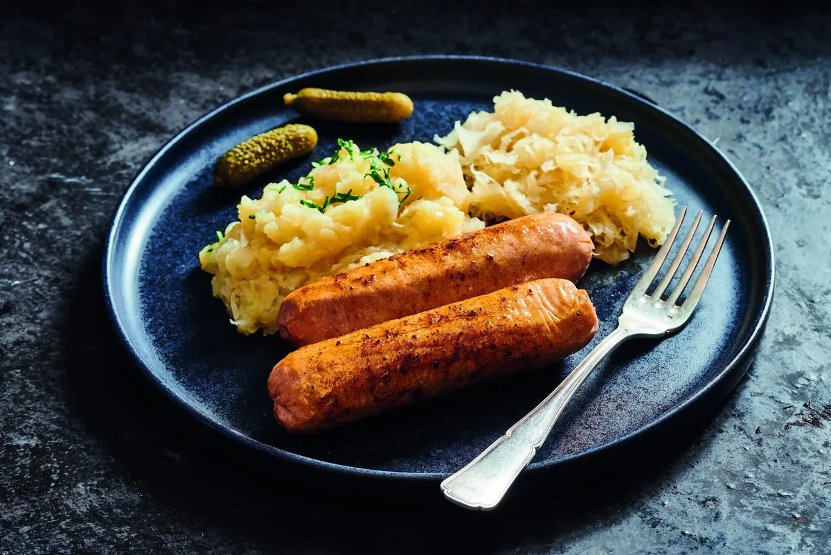 BRATWURST WITH MASHED POTATOES