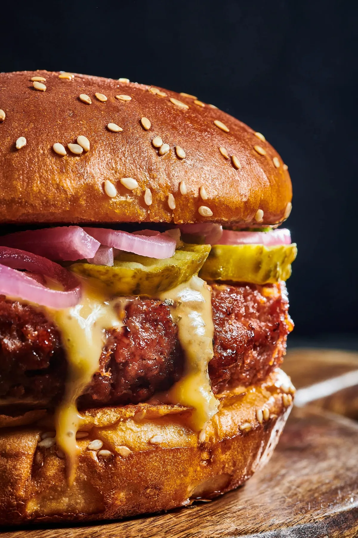 New-Meat Burger mit Cheddar Sauce