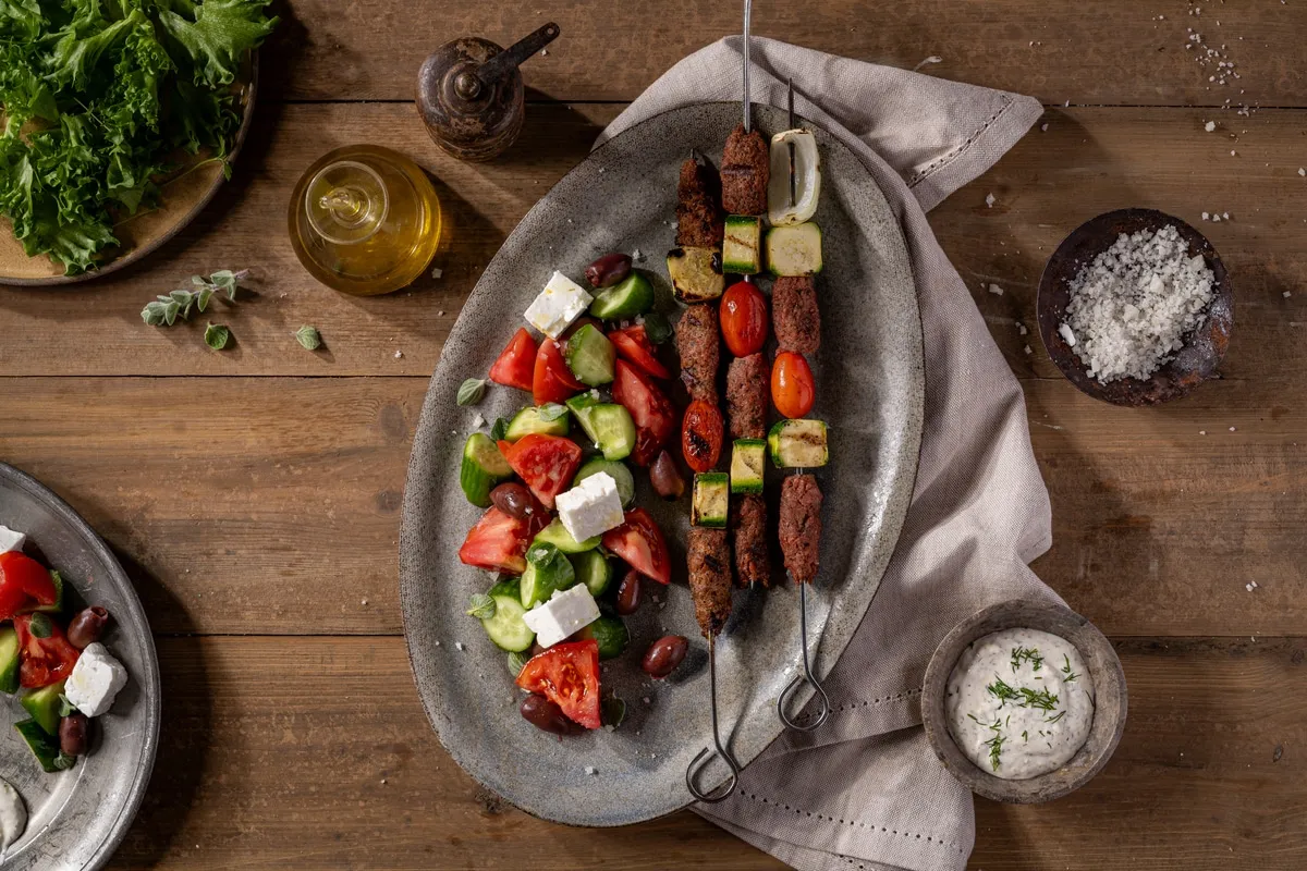 Mediterrane gegrillte Kebab-Spieße