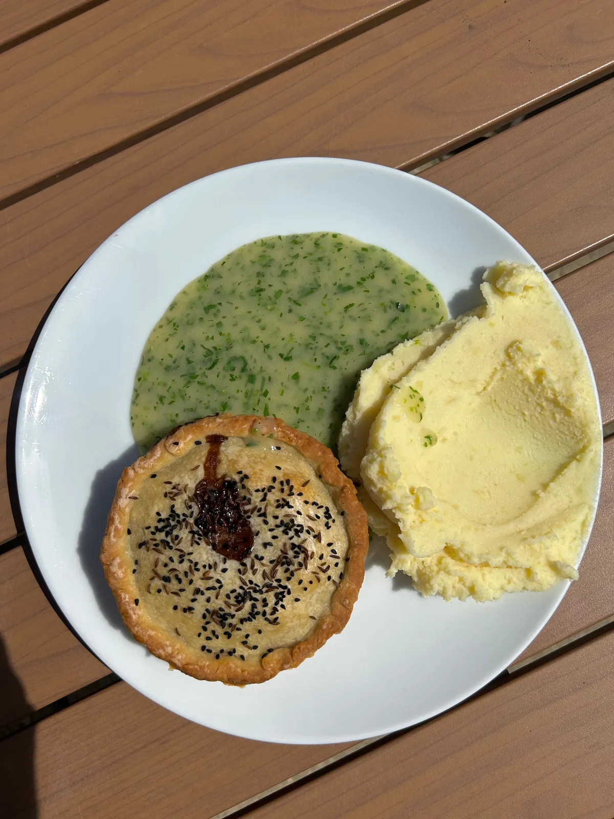 London-style Beef & Onion Pie, Mash & Parsley Liquor