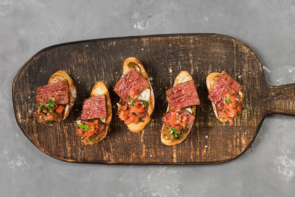 Bruschetta met Flank Steak