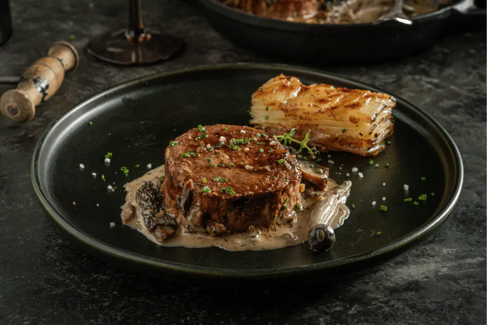 Redefine Beef Fillet met champignonsaus en aardappelgratin